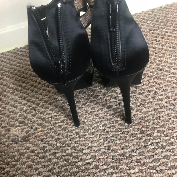 Heels - Picture 3 of 3